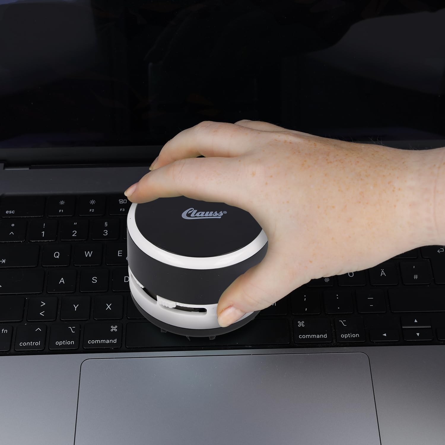 Clauss 2Clean Desk Vacuum Cleaner Black, Mini vacuum cleaner as an office gadget, Ideal for office, household or car, 2 x AA batteries (not included), Easy to clean, CL-50001 00 - Image 7